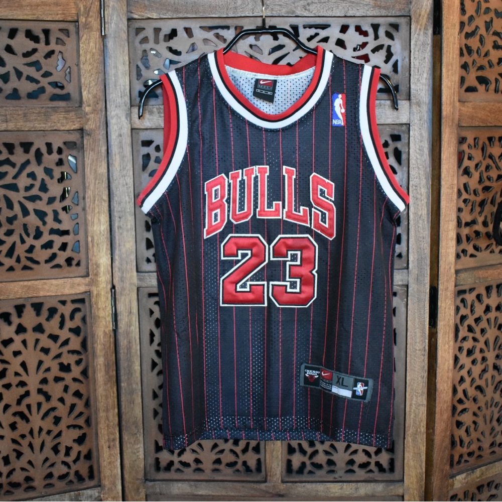 NBA Bulls Black and Red Jersey kids sz XL